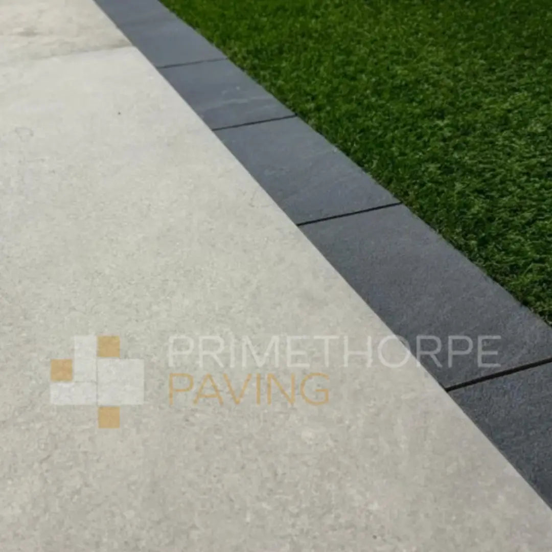 Cathedral Anthracite Porcelain Cobble Setts – 200x100mm