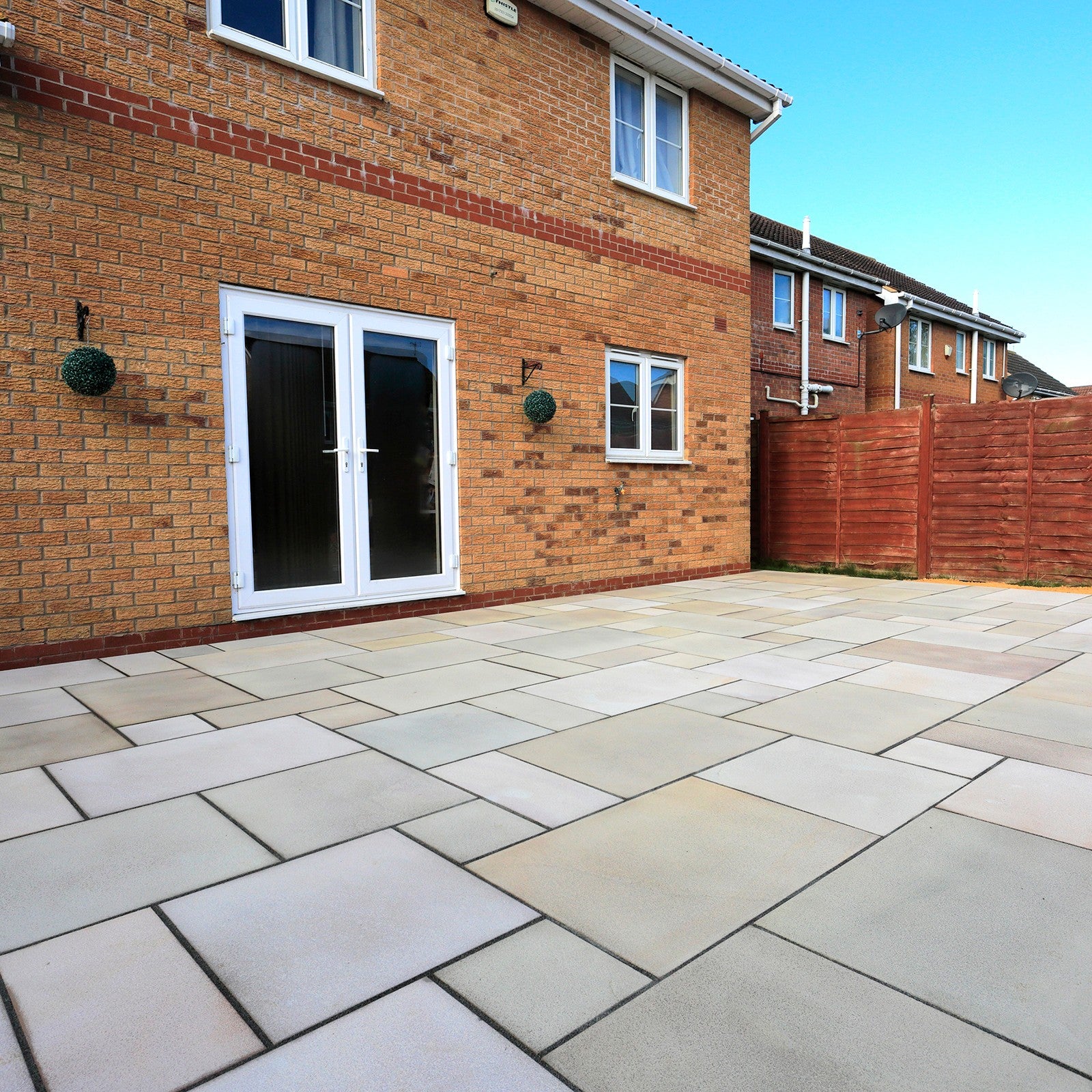 Choosing Smooth Paving Slabs For You Garden - Pros & Cons